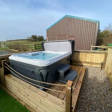 2 Bed Filey With Hot Tub * Gristhorpe